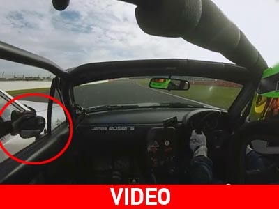 Του έκλεισε τον… καθρέπτη σε αγώνα αυτοκινήτων